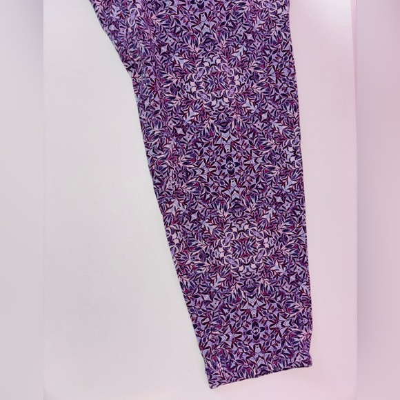 Terra & Sky Purple Leaf Pattern Leggings - Picture 5 of 10